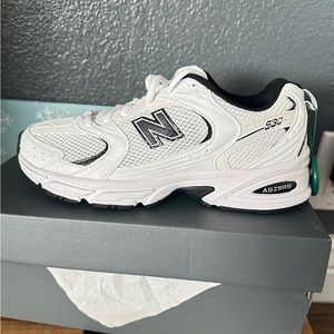 530 New Balance (white and black) 6.5 men size 8 women.